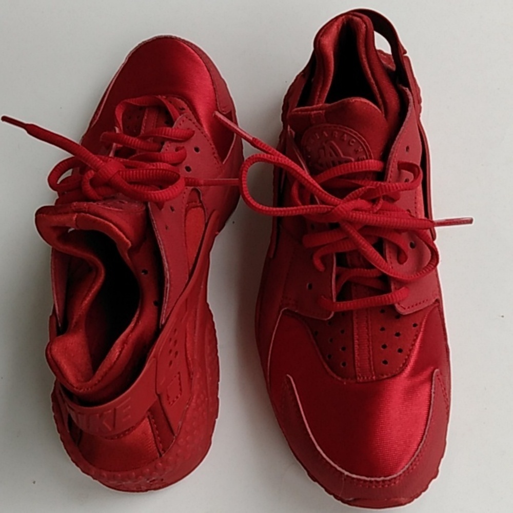 Nike air Huarache sneakers great condition size 7.5 .
